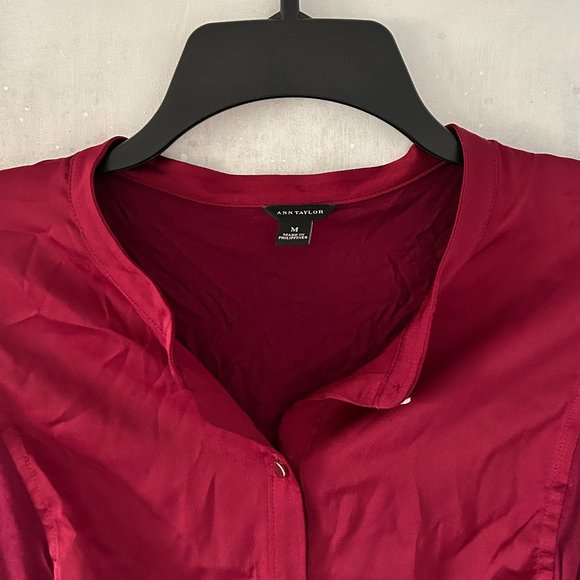 Ann Taylor Button Up Blouse (NWOT) - Picture 3 of 9